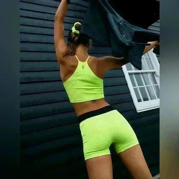 Free People- NWT Seamless Shorts Sz M/L - Fresh Cut - Picture 2 of 6